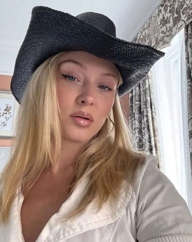 Zara Larsson photo 1 of 1006