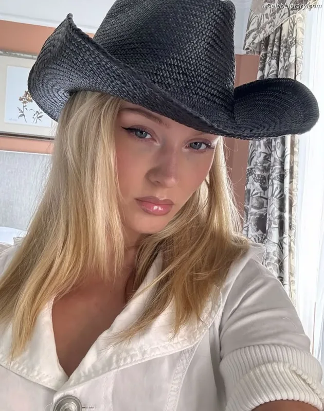 Zara Larsson photo 2 of 1006