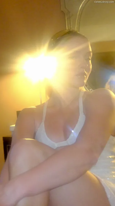 Zara Larsson photo 20 of 1006