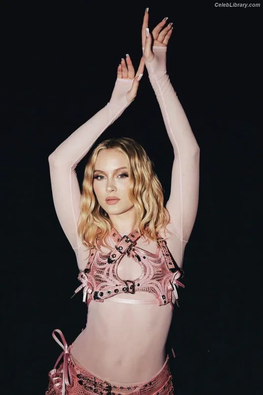 Zara Larsson photo 17 of 1006