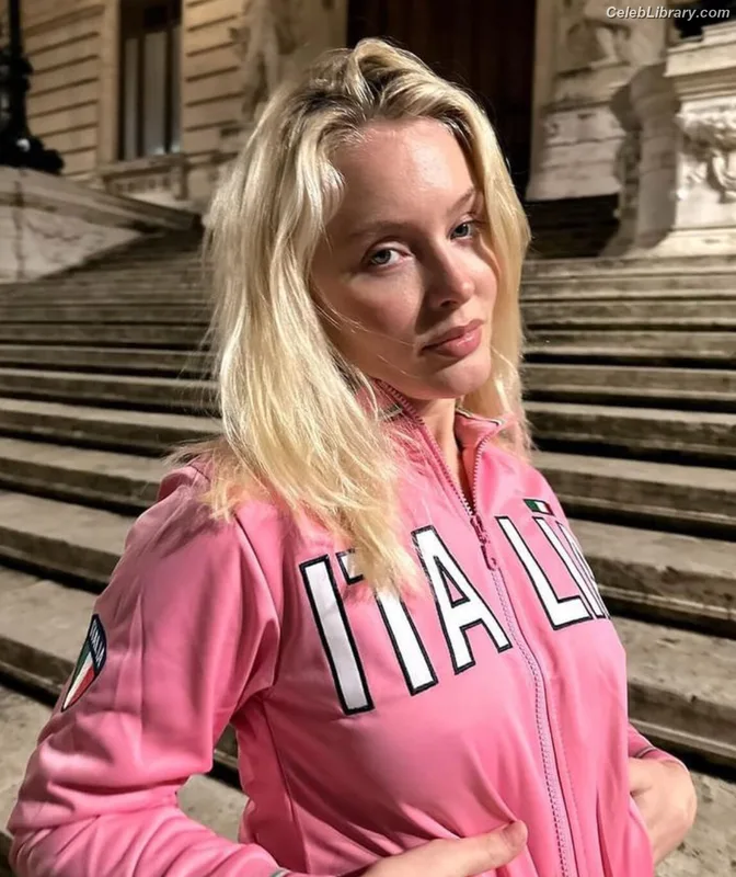 Zara Larsson photo 2 of 1006