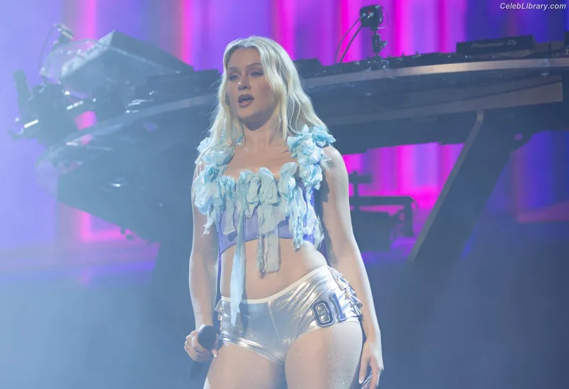 Zara Larsson photo 1 of 1006