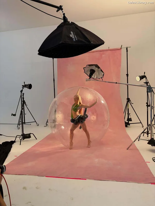 Zara Larsson photo 19 of 1006