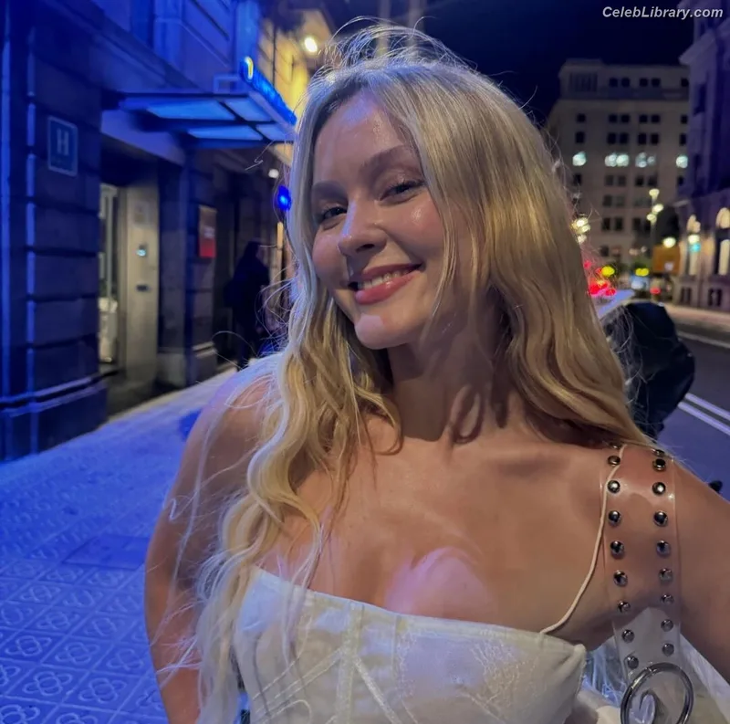 Zara Larsson photo 1 of 1006