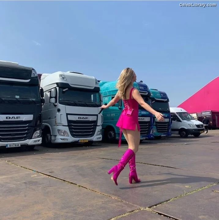 Zara Larsson photo 2 of 1006