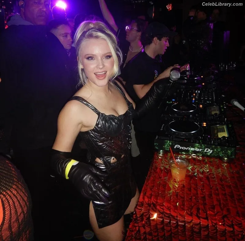 Zara Larsson photo 19 of 1006
