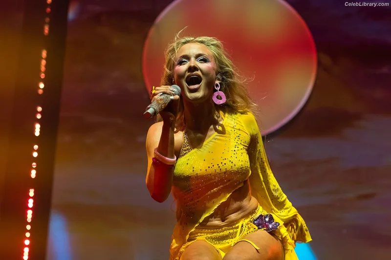 Zara Larsson photo 6 of 1006