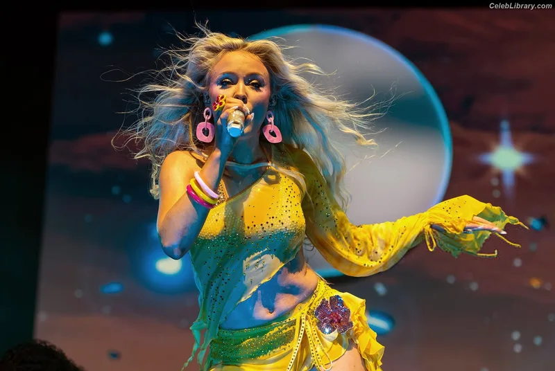 Zara Larsson photo 12 of 1006