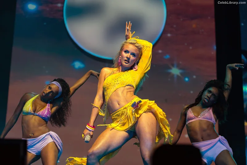 Zara Larsson photo 13 of 1006