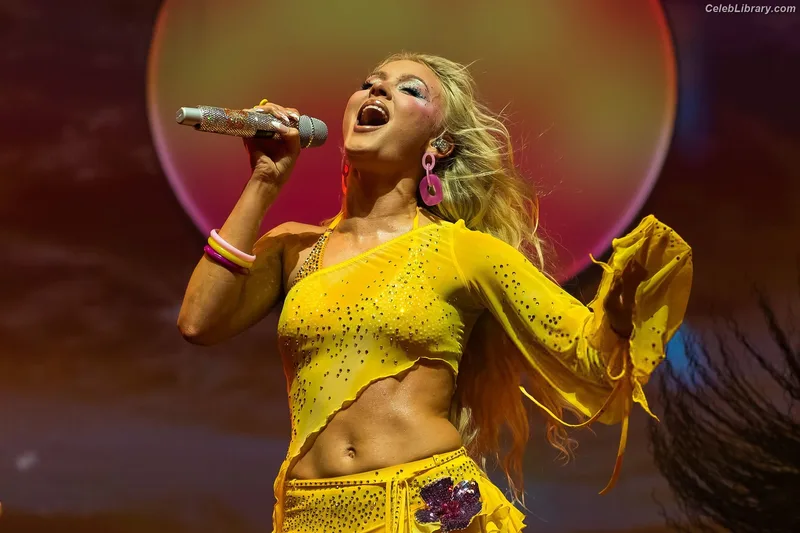 Zara Larsson photo 16 of 1006