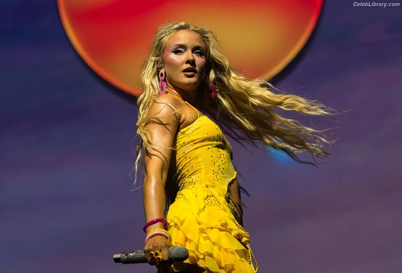 Zara Larsson photo 10 of 1006