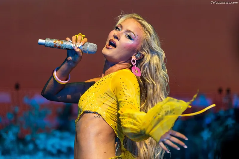 Zara Larsson photo 12 of 1006