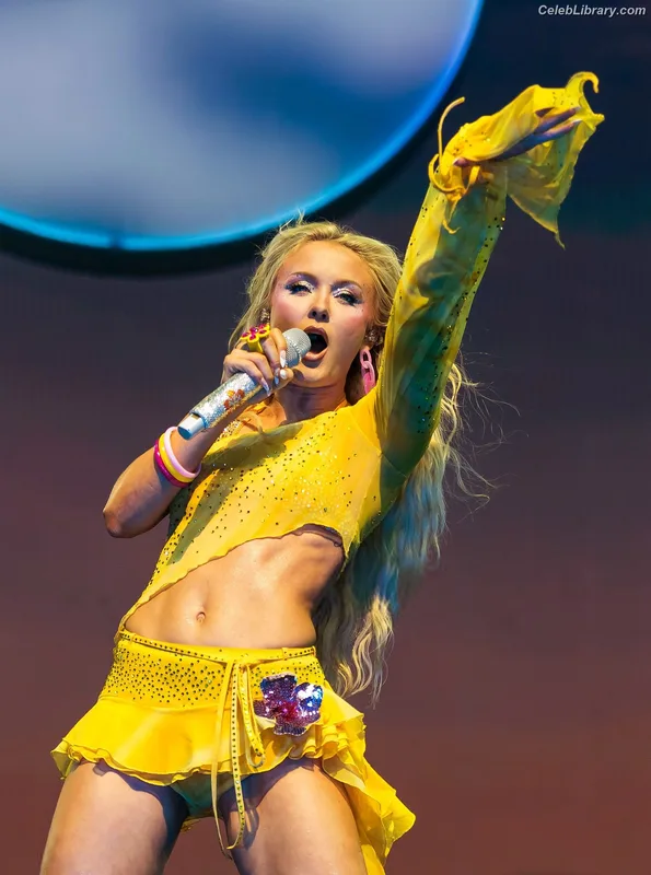 Zara Larsson photo 18 of 1006