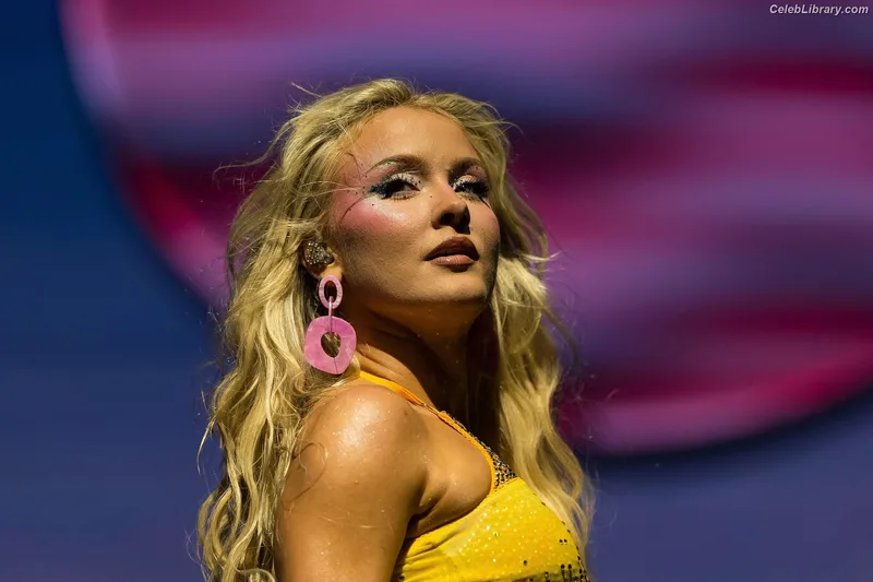 Zara Larsson photo 10 of 1006