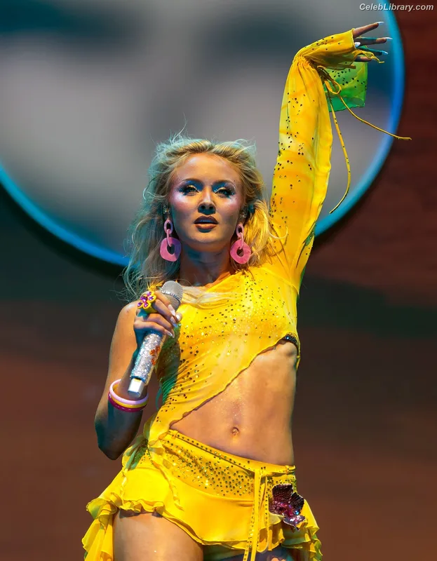 Zara Larsson photo 16 of 1006
