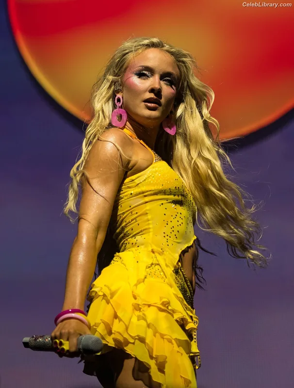 Zara Larsson photo 20 of 1006
