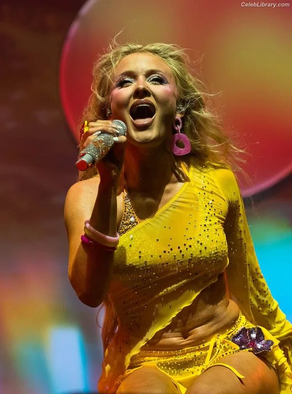 Zara Larsson photo 21 of 1006