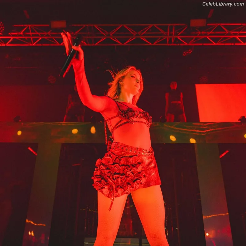 Zara Larsson photo 5 of 1006