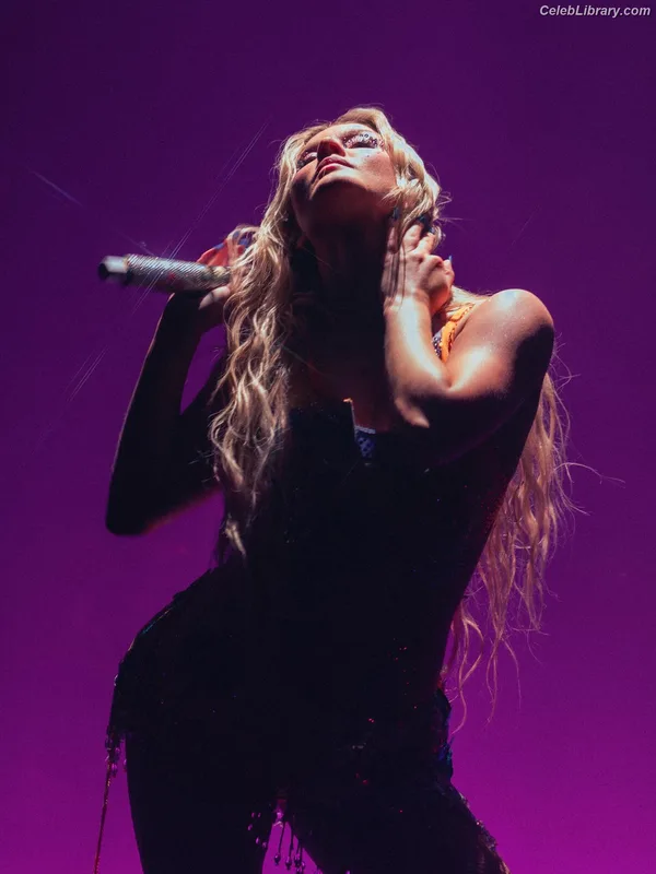 Zara Larsson photo 8 of 1006