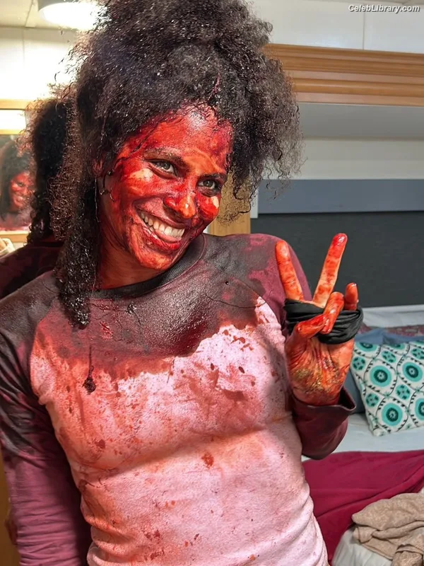 Zazie beetz photo 11 of 163