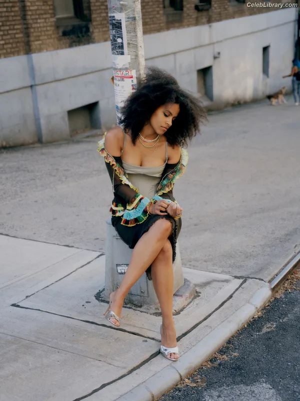 Zazie beetz photo 9 of 163