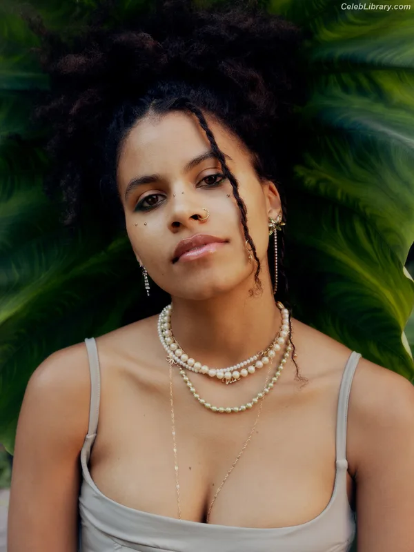 Zazie beetz photo 11 of 163