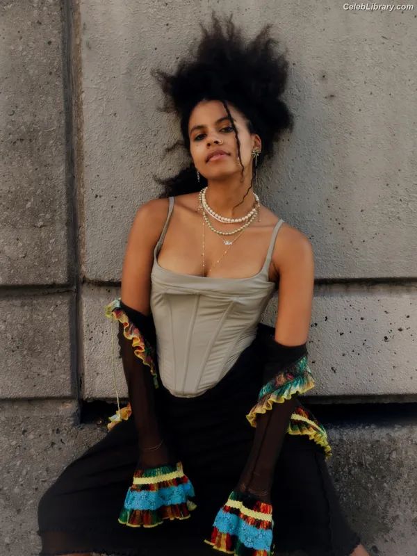 Zazie beetz photo 12 of 163