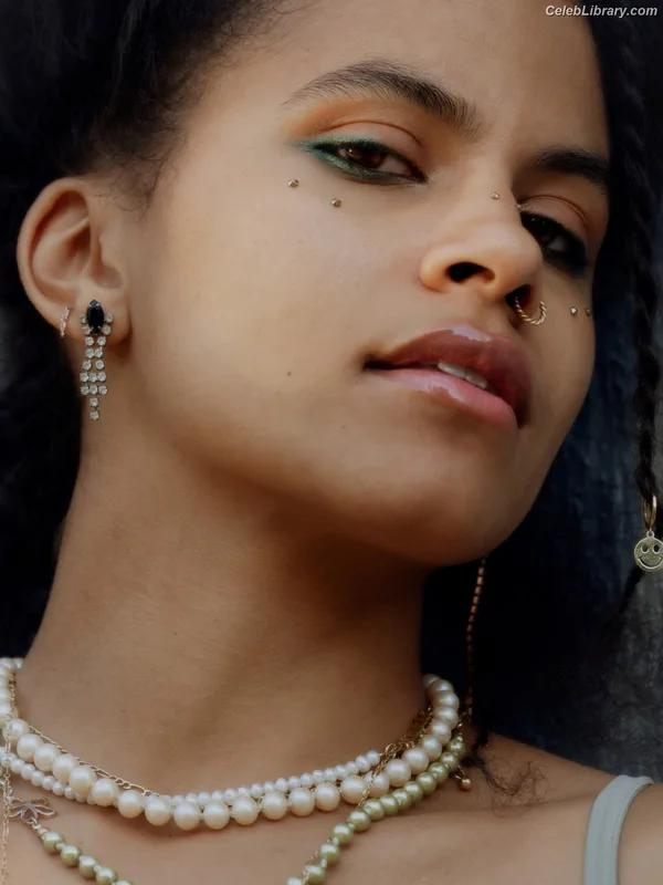 Zazie beetz photo 13 of 163