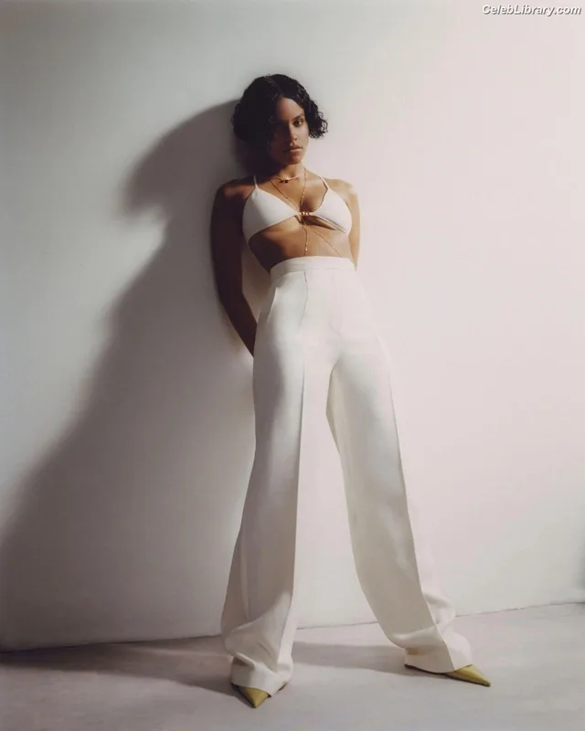 Zazie beetz photo 11 of 163