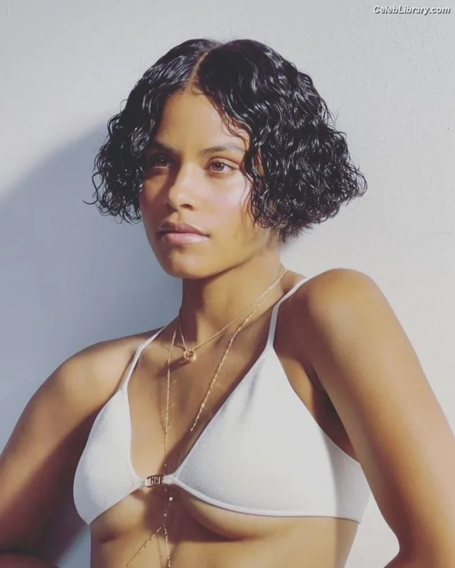 Zazie beetz photo 12 of 163