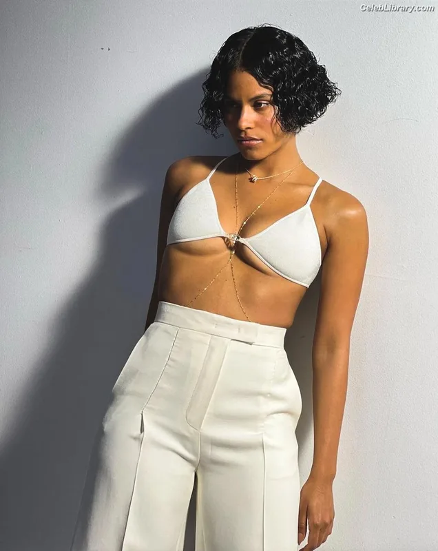 Zazie beetz photo 14 of 163