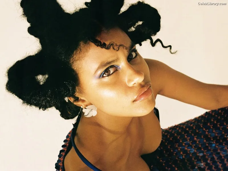 Zazie beetz photo 8 of 163