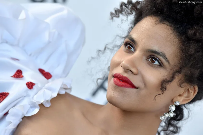 Zazie beetz photo 16 of 163