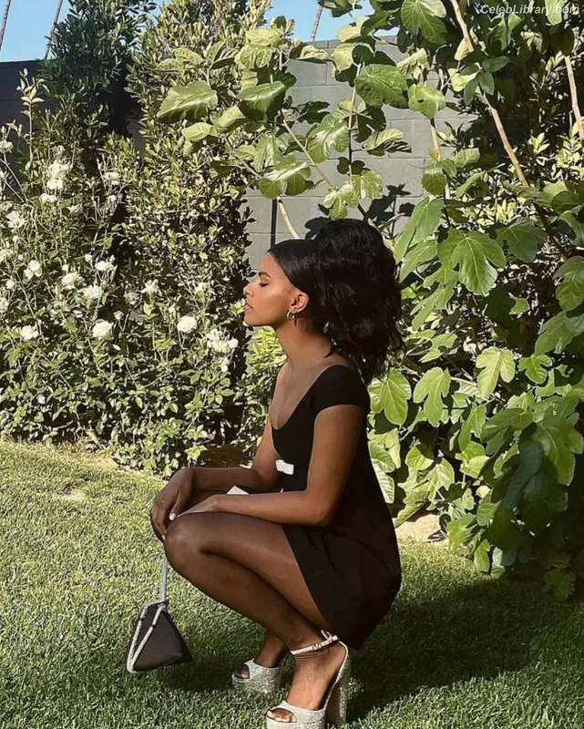 Zazie beetz photo 18 of 163