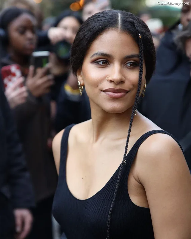Zazie beetz photo 15 of 163