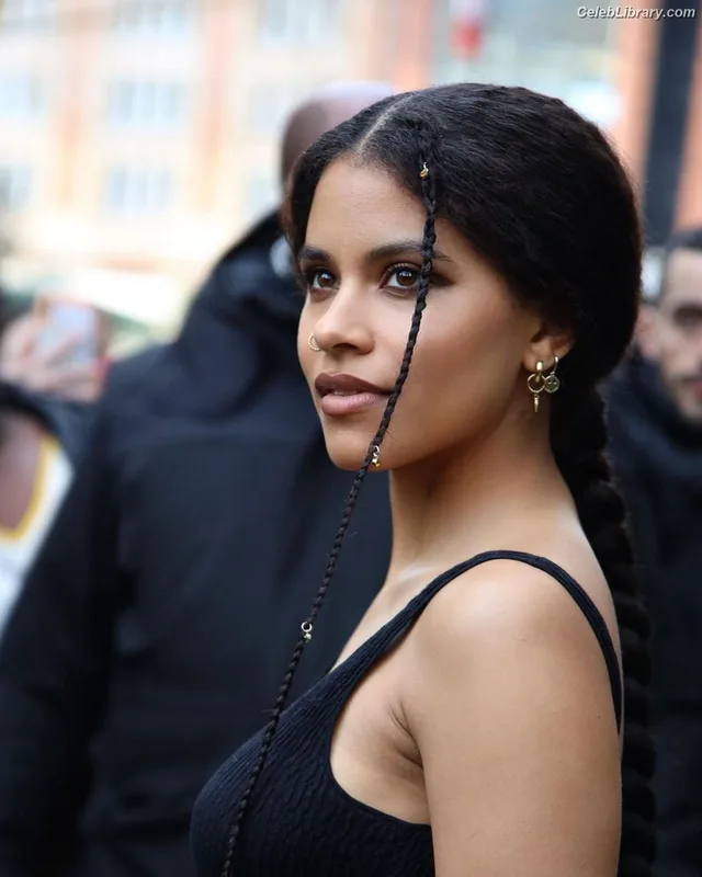 Zazie beetz photo 16 of 163