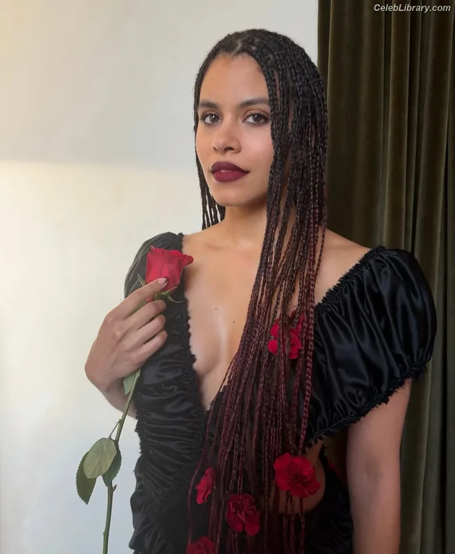 Zazie beetz photo 18 of 163