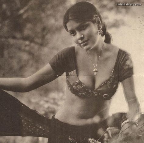 Zeenat Aman photo 5 of 34