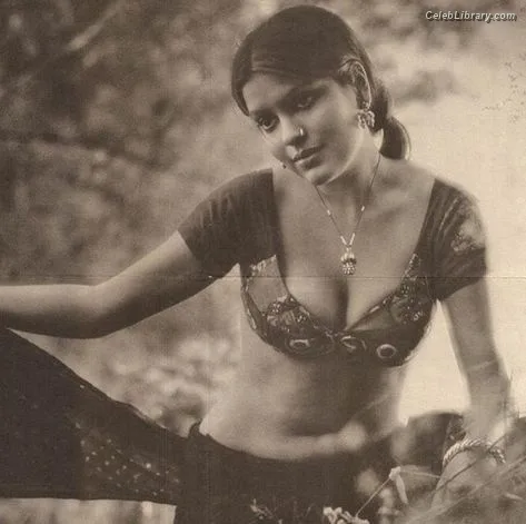 Zeenat Aman photo 5 of 34