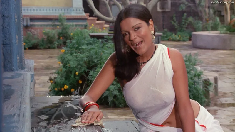 Zeenat Aman photo 21 of 34