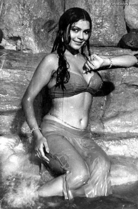 Zeenat Aman photo 2 of 34