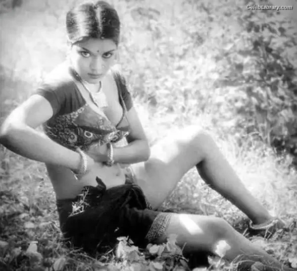 Zeenat Aman photo 5 of 34
