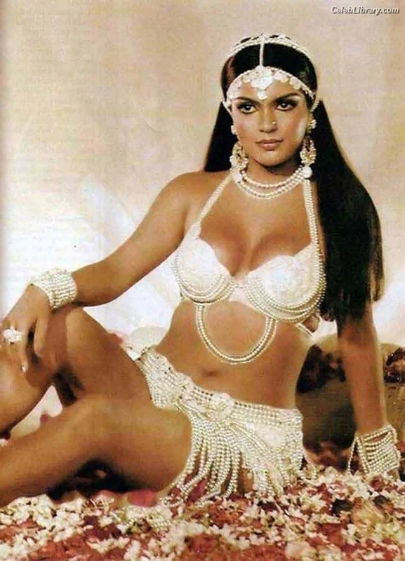 Zeenat Aman photo 7 of 34