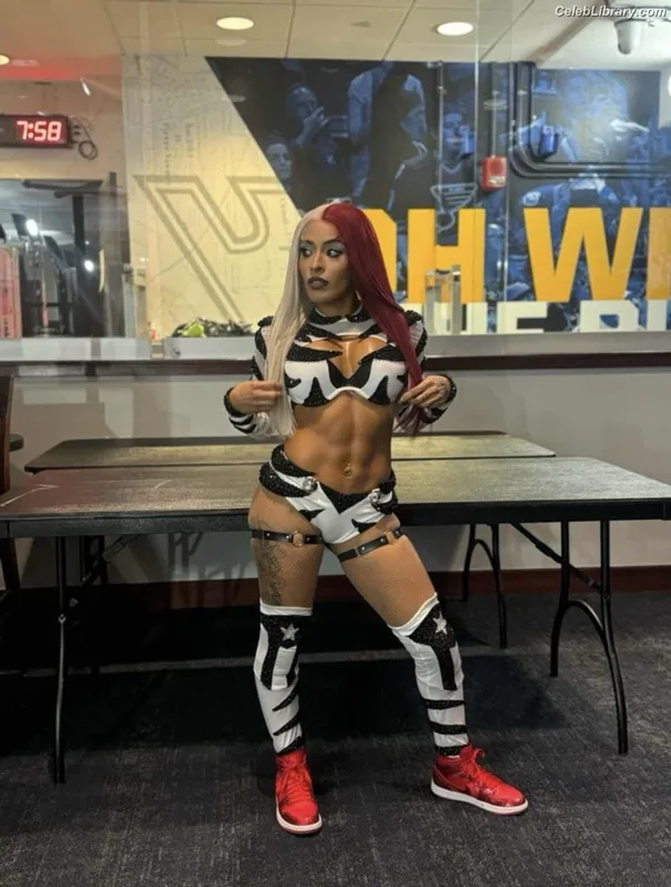 Zelina Vega photo 9 of 1497