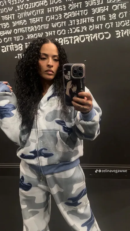 Zelina Vega photo 4 of 1497