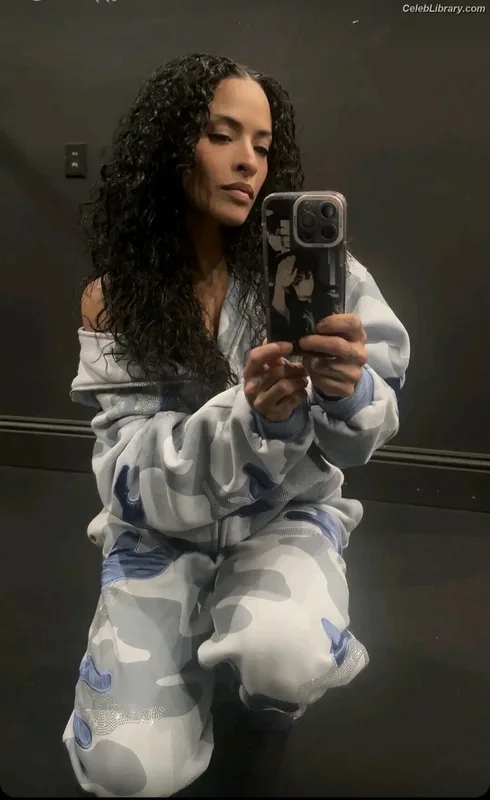 Zelina Vega photo 5 of 1497
