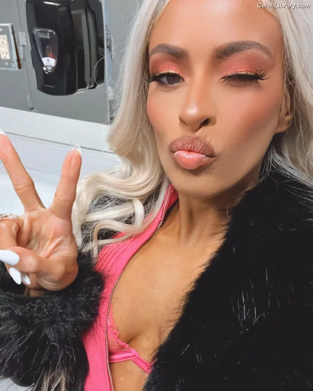 Zelina Vega photo 17 of 1497