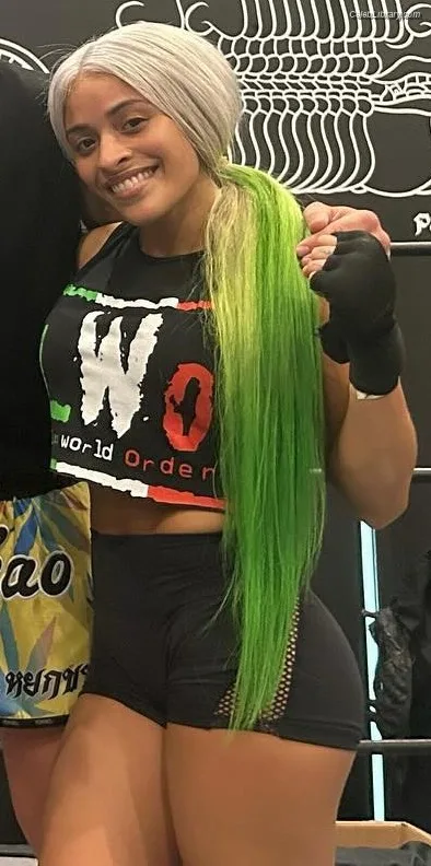Zelina Vega photo 5 of 1497
