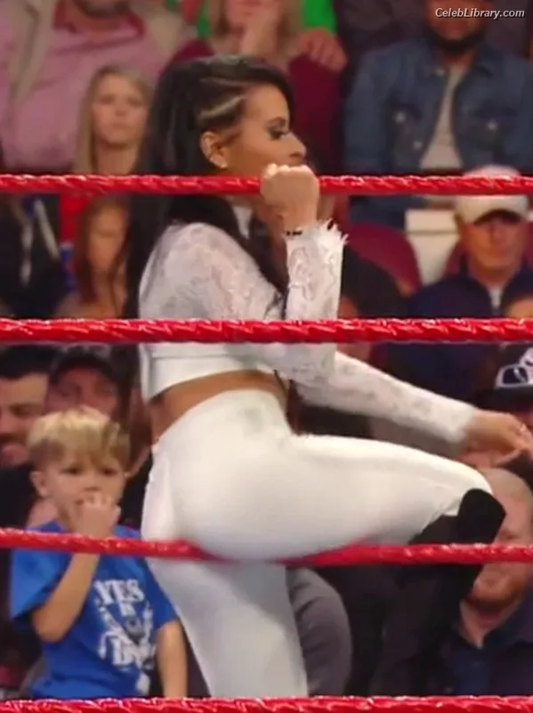 Zelina Vega photo 4 of 1497