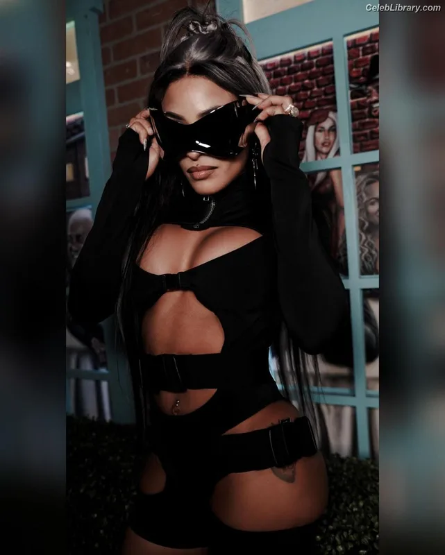 Zelina Vega photo 2 of 1497